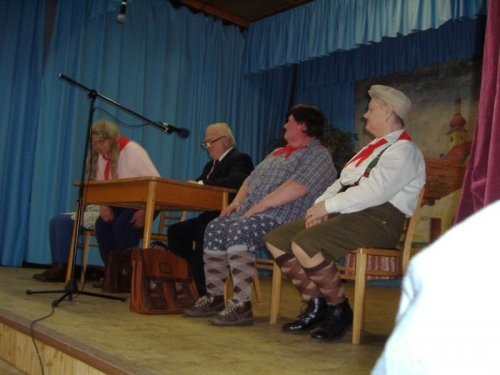 Hraje celá dědina aneb S veselou myslí na nesmysly. - 18.3.2006